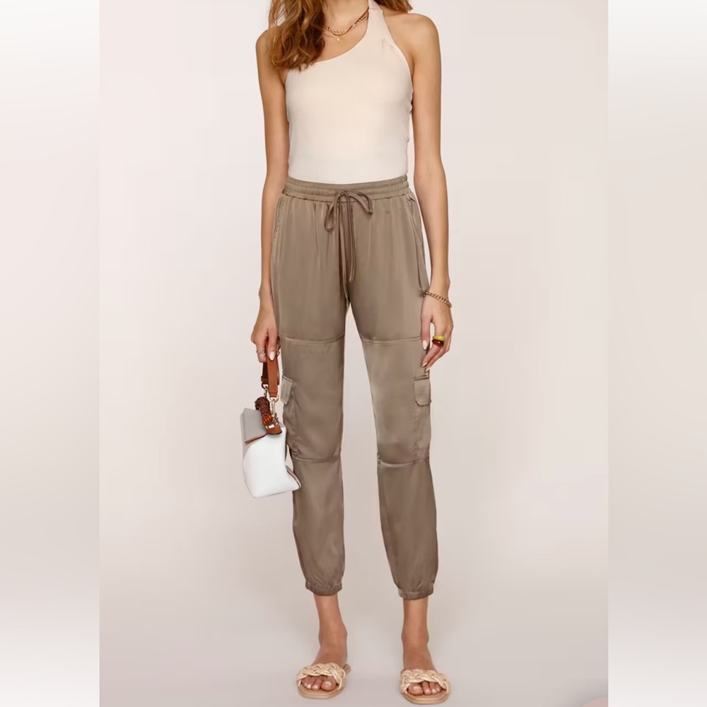 Heartloom Charli joggers in bark size small!!